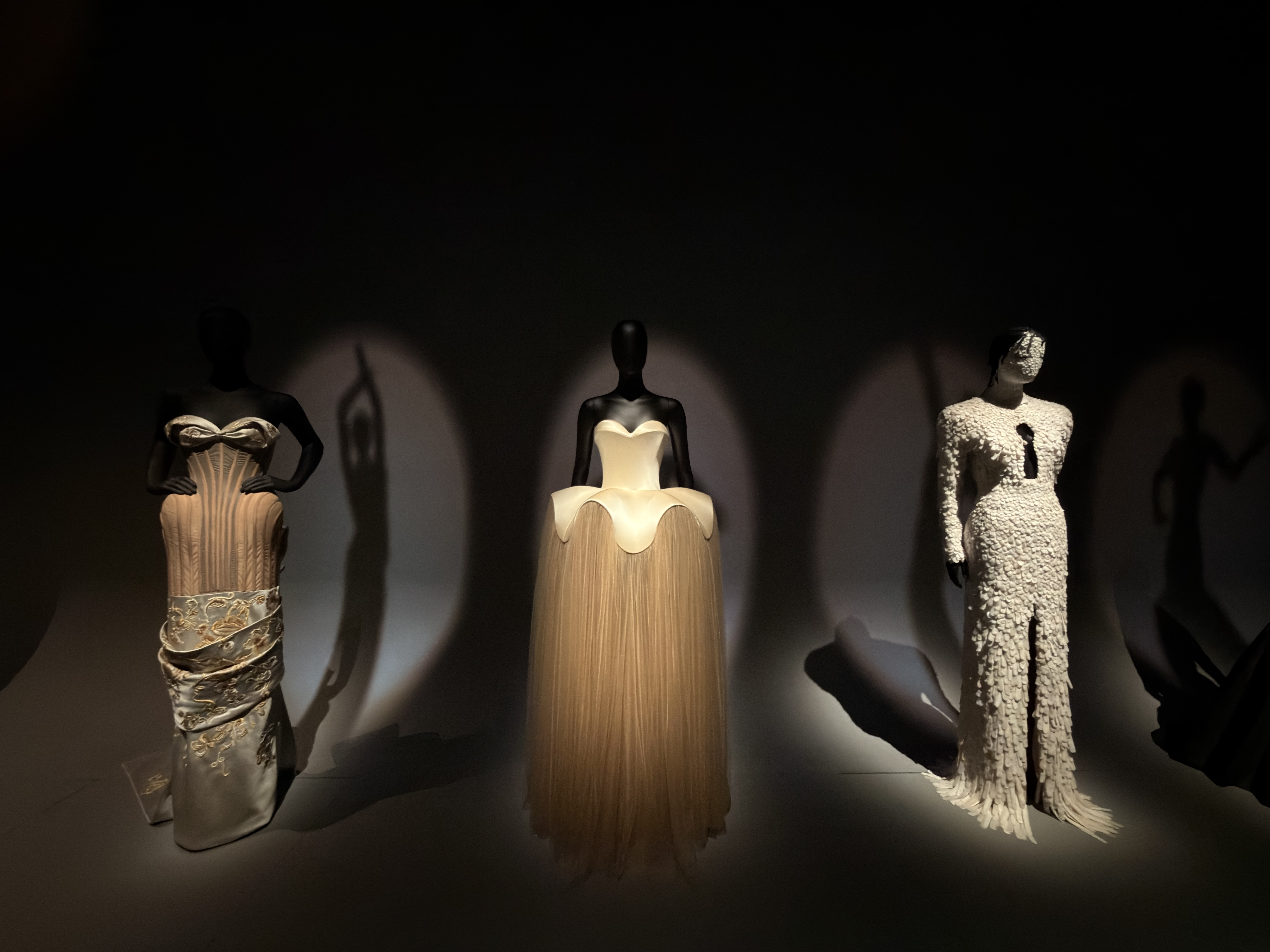 Circular gallery display at the Schiaparelli exhibition at the V&A.